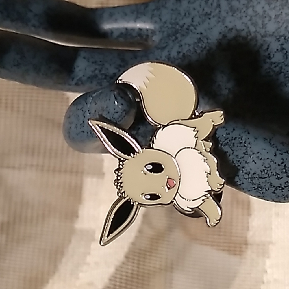 Pokemon Officially Licensed "EEVEE" Enamel Pin. - Picture 2 of 3